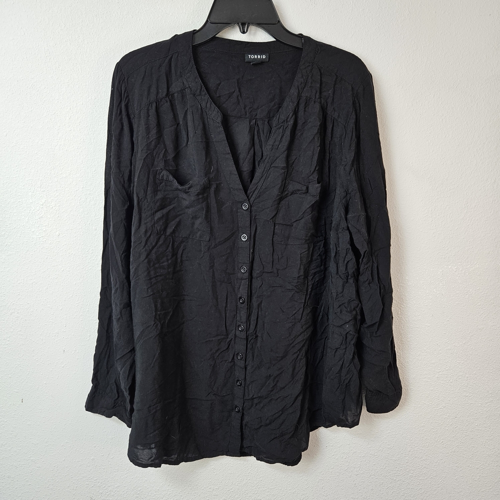 Torrid V-neck button down Black Long Sleeve Shirt Blouse Size 1/1X